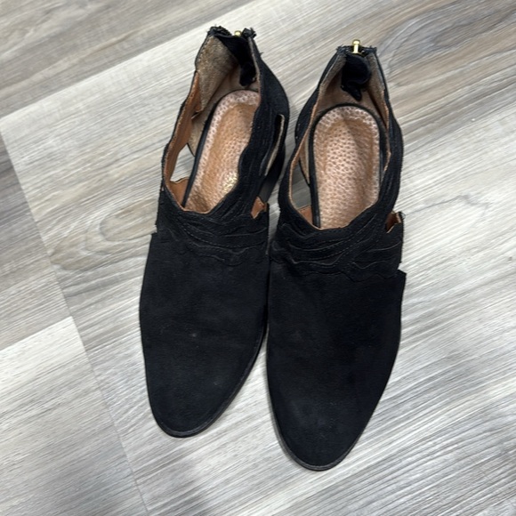 Seyohelles black healed booties size 6.5 - Picture 6 of 8